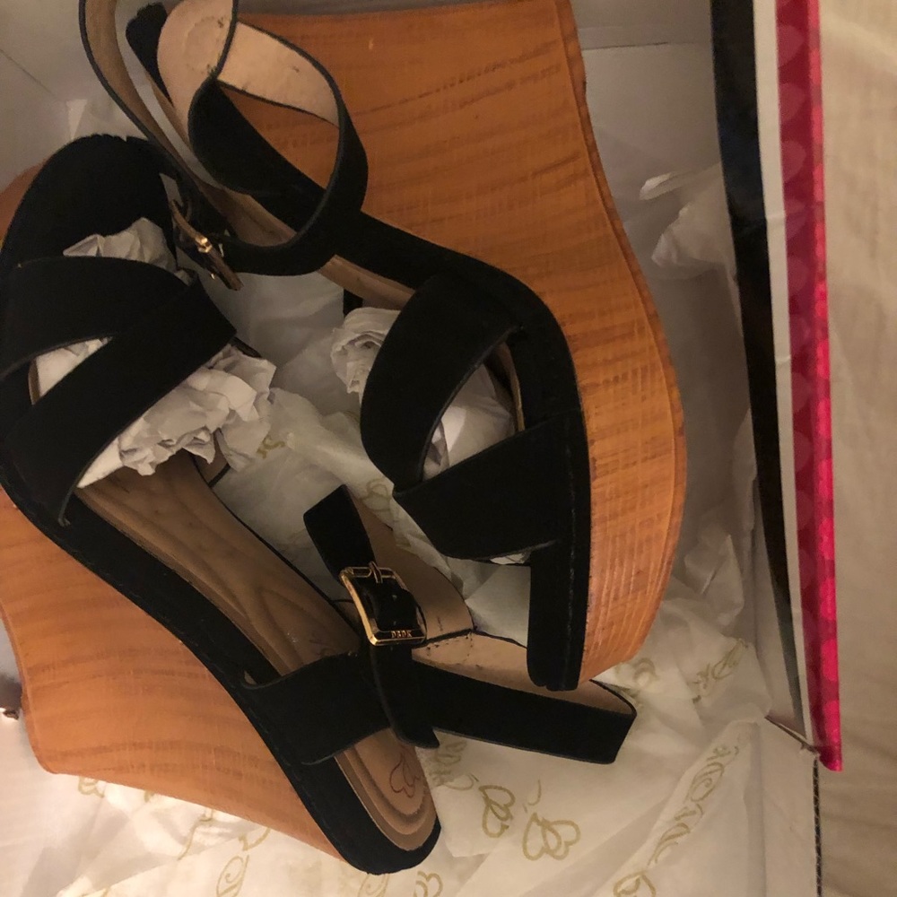 Black Wedges
